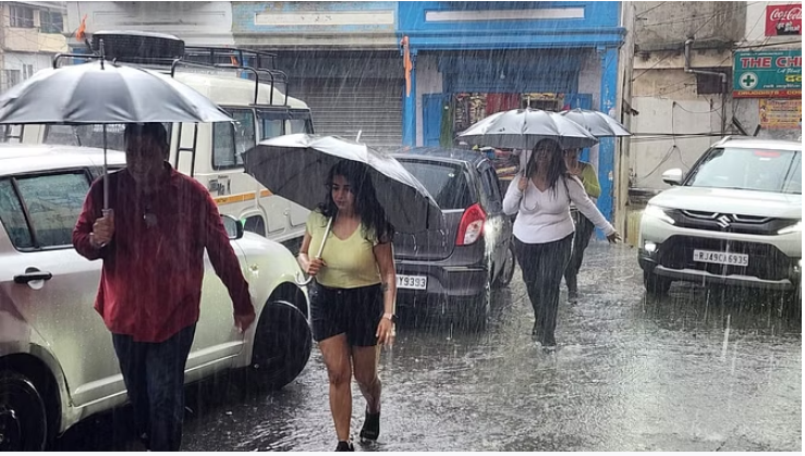 Photo of उत्तराखंड: दून समेत चार जिलों में भारी बारिश का येलो अलर्ट