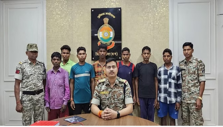 Photo of सुरक्षाबलों को निशाना बनाने के लिए आईईडी लगाने जा रहे सात नक्सली गिरफ्तार