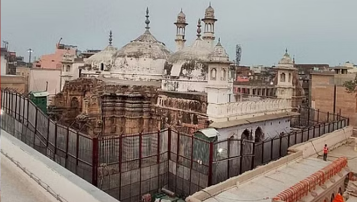 Photo of शृंगार गौरी समेत ज्ञानवापी से जुड़े तीन मामलों में सुनवाई टली