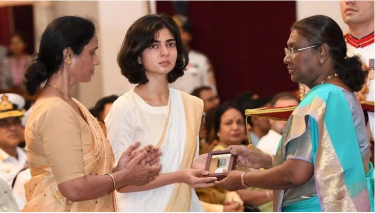 Photo of शहीद कैप्टन अंशुमान की पत्नी पर अभद्र टिप्पणी करने वाले के खिलाफ एक्शन की तैयारी