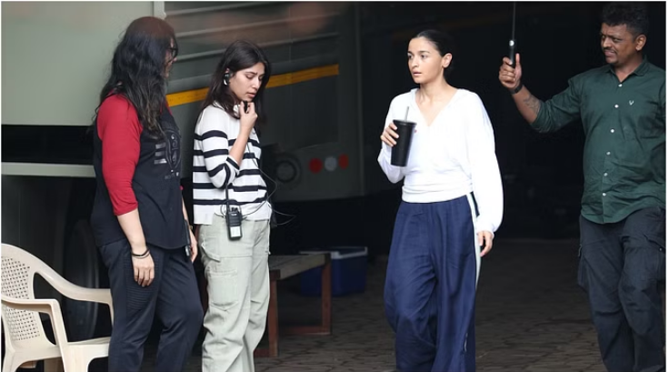 Photo of आलिया भट्ट ने शुरू की ‘अल्फा’ की शूटिंग