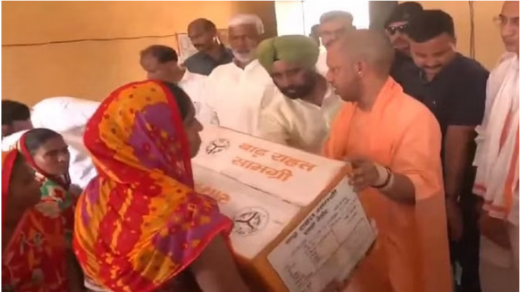 Photo of मुख्यमंत्री योगी ने किया बाढ़ प्रभावित इलाकों का दौरा