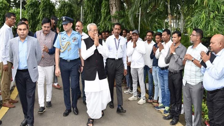 Photo of निवर्तमान राज्यपाल विश्वभूषण हरिचंदन को दी गई भावभीनी विदाई