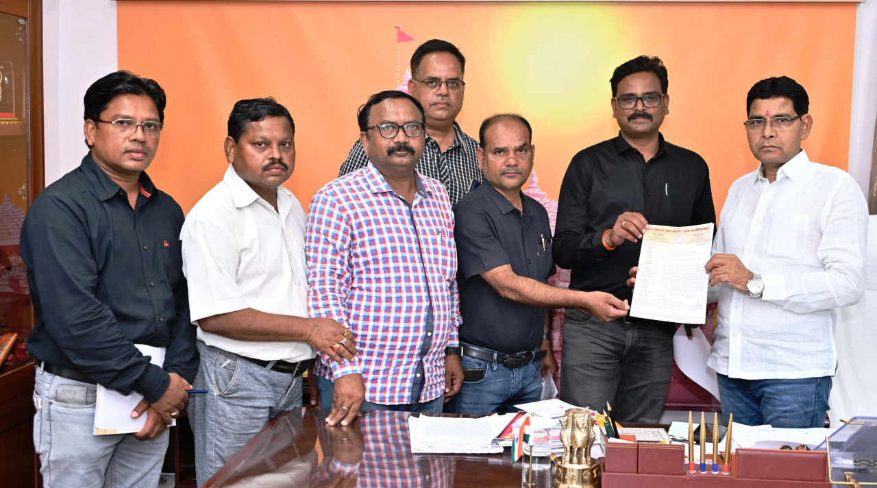 Photo of छत्तीसगढ़ में 10 दिनों से पटवारियों की चल रही हड़ताल समाप्त