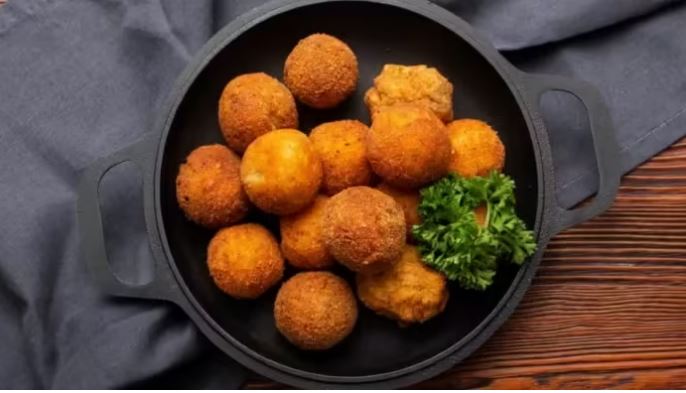 Photo of बरसात के मौसम में चाय का मजा दोगुना कर देंगे आलू कुरकुरे