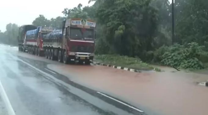 Photo of कर्नाटक: दक्षिण कन्नड़ में भारी बारिश का रेड अलर्ट, आंगनवाड़ी और स्कूलों को बंद रखने के निर्देश