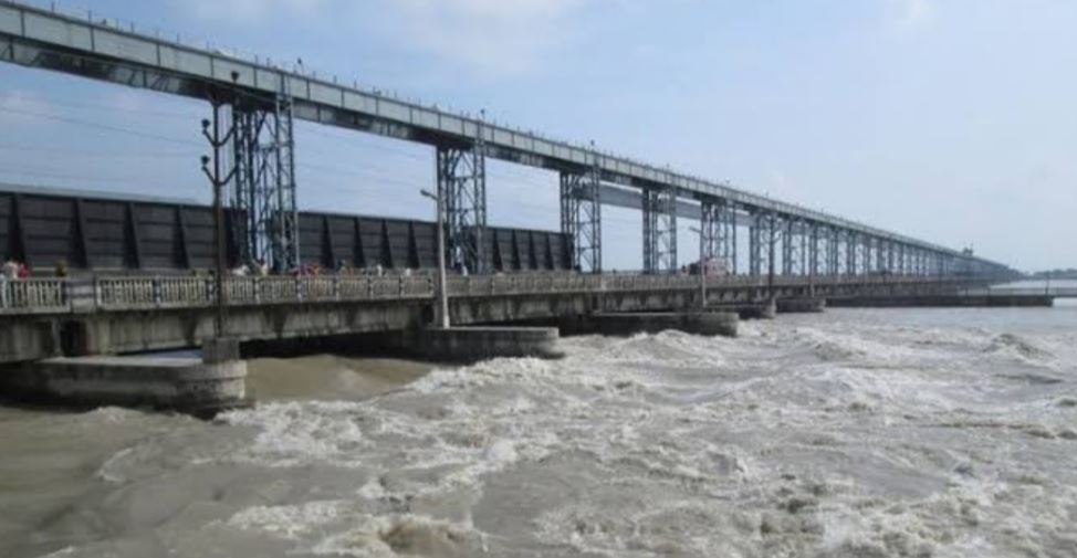 Photo of कोसी और गंडक बैराज के खोले गए सभी गेट, प्रशासन रेड अलर्ट पर