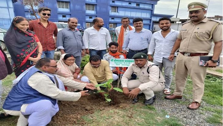 Photo of छत्तीसगढ़ हेल्प वेलफेयर सोसाइटी के वृक्षारोपण कार्यक्रम में सम्मिलित हुईं विधायक उदेश्वरी पैकरा