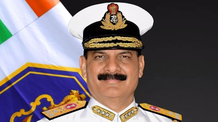 Photo of नौसेना प्रमुख बनने के बाद पहली विदेश यात्रा पर गए दिनेश त्रिपाठी