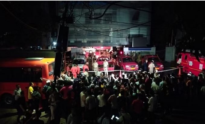 Photo of दिल्ली: आईएएस कोचिंग सेंटर के बेसमेंट में पानी भरने से 3 स्टूडेंट्स की मौत, कई फंसे…