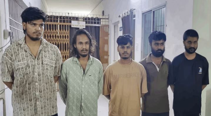 Photo of महादेव सट्टा एप केस: दुर्ग पुलिस ने हैदराबाद में मारी रेड, सात को दबोचा