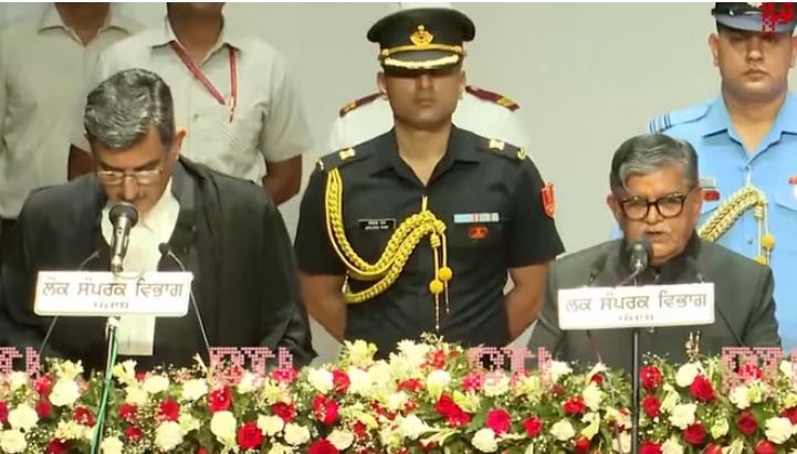 Photo of पंजाब: नए राज्यपाल के रूप में गुलाब चंद कटारिया ने ली शपथ