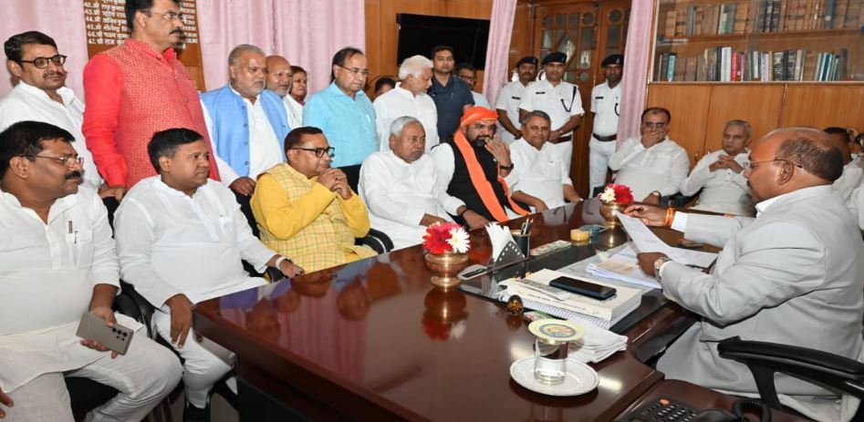 Photo of बिहार एमएलसी उपचुनाव के लिए जदयू प्रत्याशी भगवान सिंह ने किया नामांकन