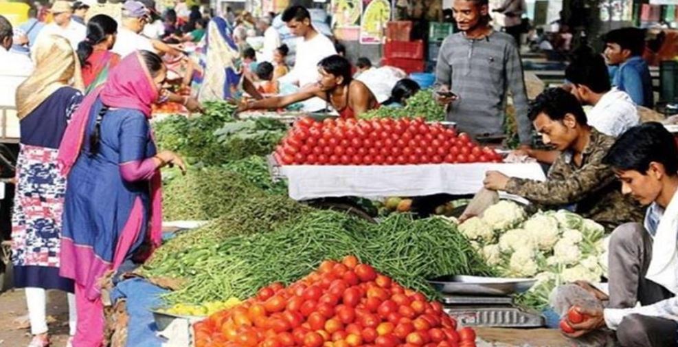 Photo of महंगाई की मार: सब्जियों के दाम आम आदमी की पहुंच से बाहर…