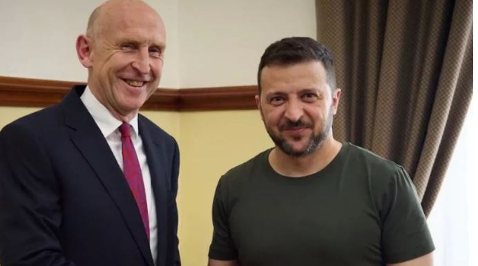 Photo of ब्रिटेन के रक्षा मंत्री जॉन हीली का यूक्रेन दौरा