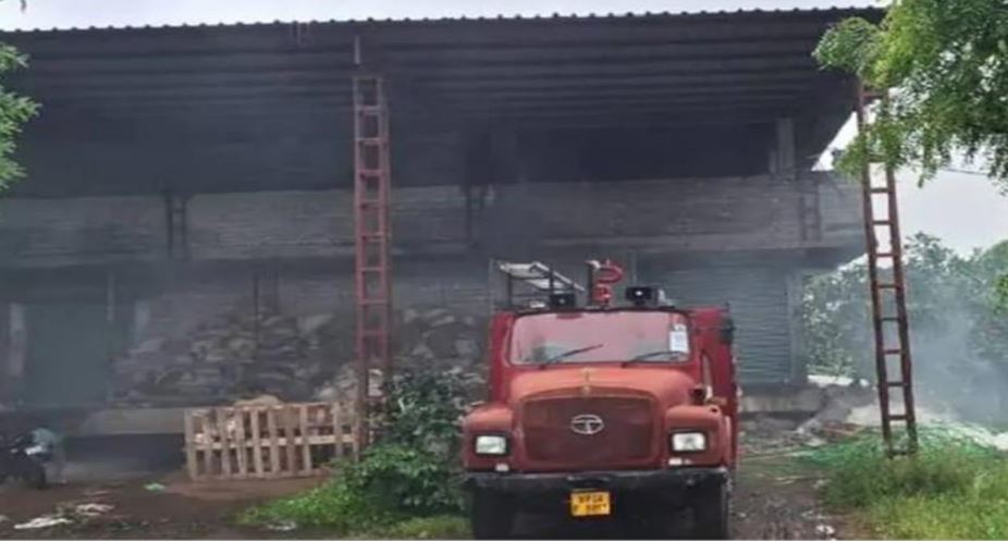 Photo of भोपाल के लांबाखेड़ा में अगरबत्ती की फैक्ट्री में लगी भीषण आग