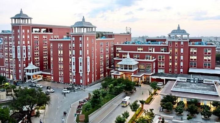 Photo of वाराणसी: सामान्य कूड़े में मेडिकल वेस्ट फेंकने पर महामना कैंसर संस्थान को नोटिस