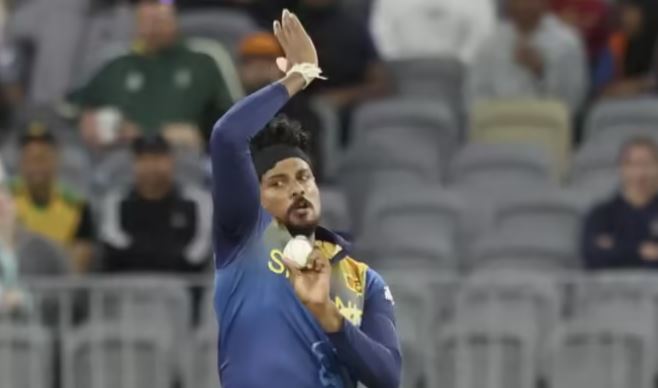 Photo of टी20 सीरीज से एक दिन पहले श्रीलंका को लगा तगड़ा झटका, अस्पताल में भर्ती हुआ स्टार खिलाड़ी