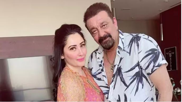 Photo of जन्मदिन के मौके पर संजय दत्त को बेटी त्रिशाला और वाइफ मान्यता दत्त ने दी बधाई