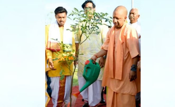 Photo of सीएम योगी: व्यापक जनसहभागिता से एक दिन में 36.50 करोड़ पौधरोपण का बना नया कीर्तिमान