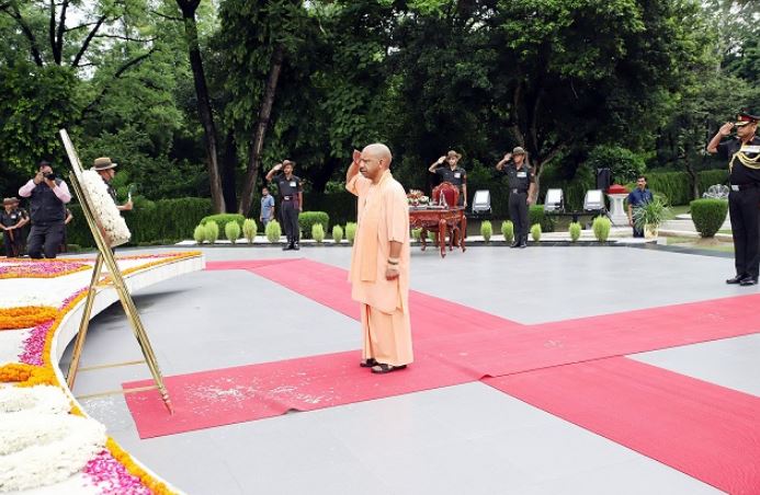 Photo of सीएम योगी ने कारगिल युद्ध के वीर सपूतों को दी श्रद्धांजलि