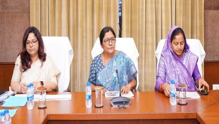 Photo of छत्तीसगढ़: केंद्रीय राज्य मंत्री सावित्री ठाकुर ने रायपुर में ली बैठक