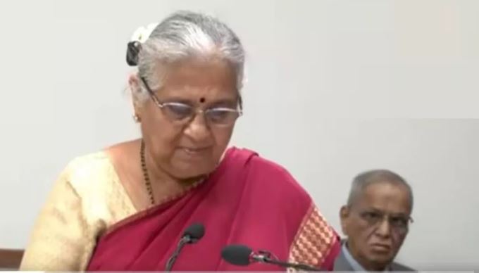 Photo of महिलाओं को सर्वाइकल कैंसर से बचाने के लिए सरकार चलाए टीकाकरण अभियान: सुधा मूर्ति