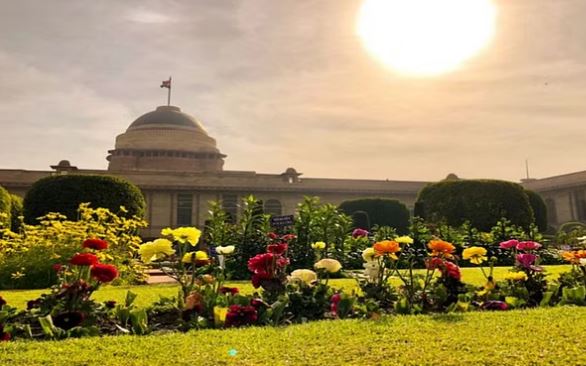 Photo of दिल्ली: राष्ट्रपति भवन में आज अमृत उद्यान का उद्घाटन करेंगी राष्ट्रपति मुर्मू