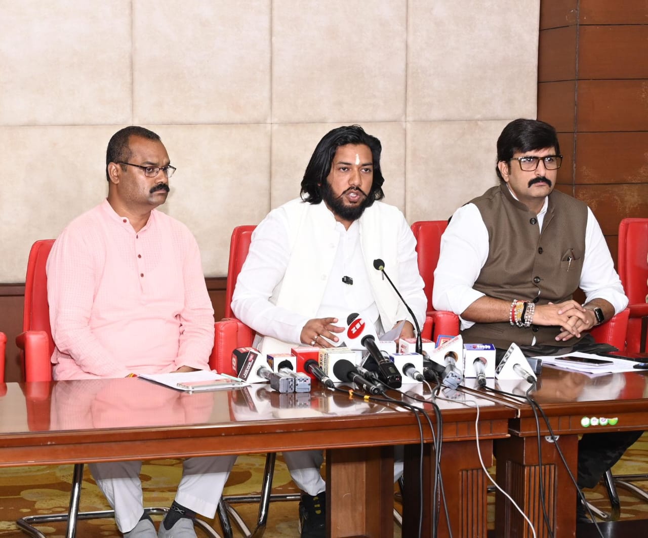 Photo of विधायक की गिरफ्तारी पर कांग्रेस के विरोध पर भाजपा ने उठाए सवाल  