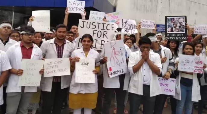 Photo of आज हड़ताल पर रहेंगे डॉक्टर, इमरजेंसी सेवा भी ठप