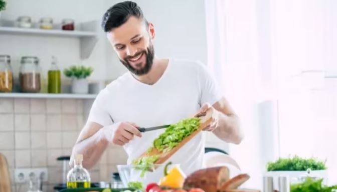 Photo of स्वस्थ रहने के लिए सिर्फ हेल्दी डाइट ही नहीं खाने का सही समय भी है जरूरी!