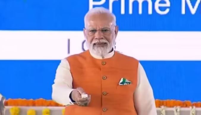 Photo of देश के किसानों को खास तोहफा; आज पीएम मोदी 61 फसलों की 109 किस्में करेंगे जारी