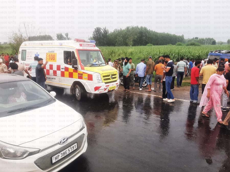 Photo of राखी के दिन पंजाब में बड़ा हादसा, हाईवे पर पलटी सवारियों से भरी बस