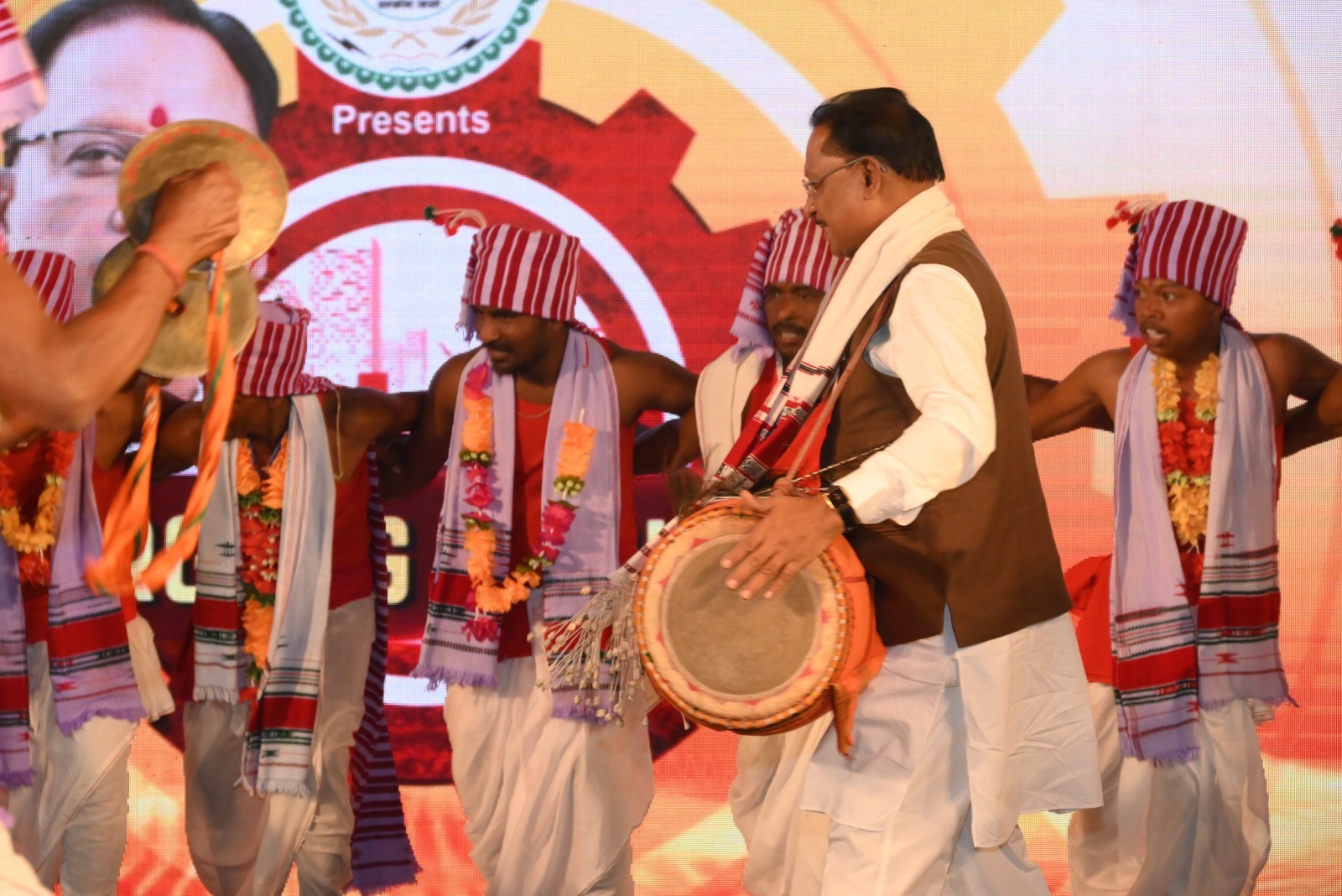 Photo of छत्तीसगढ़ की समृद्ध आदिवासी संस्कृति की देश-विदेश में अलग पहचान – छगनलाल लोन्हारे/जी.एस. केशरवानी