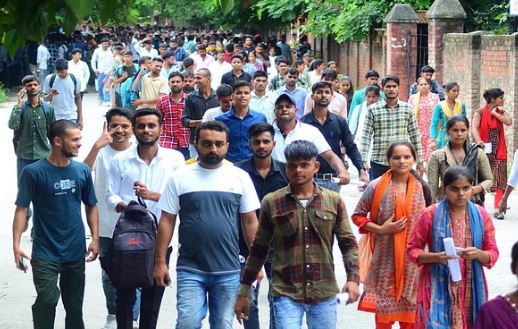 Photo of यूपी सिपाही भर्ती: आज परीक्षा का अंतिम दिन, चौथे दिन 22 संदिग्ध हुए गिरफ्तार