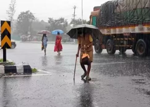 Photo of दिल्ली से गुजरात तक बारिश बनी आफत, उत्तराखंड में भारी वर्षा का अलर्ट जारी