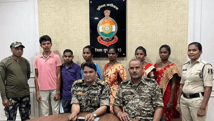Photo of छत्तीसगढ़: पुलिस को मिली बड़ी कामयाबी, पांच महिला समेत 11 नक्सलियों ने किया आत्मसमर्पण