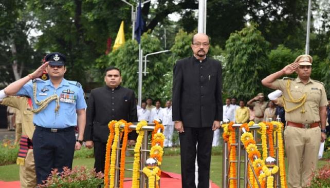 Photo of छत्तीसगढ़ के राज्यपाल रमेन डेका ने राजभवन में किया ध्वजारोहण