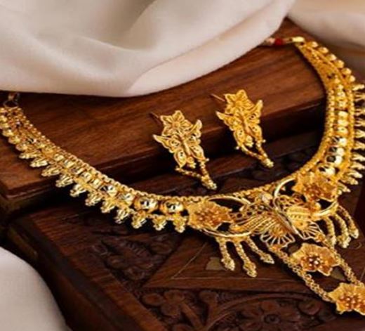 Photo of जन्माष्टमी के दिन महंगा हुआ सोना, चांदी के गिरे भाव