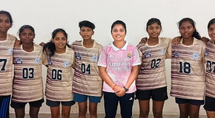 Photo of छत्तीसगढ़: नेशनल जूनियर गर्ल्स फुटबॉल चैंपियनशिप के लिये टीम आंध्र प्रदेश रवाना