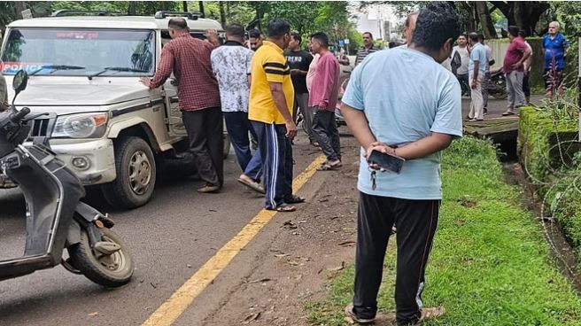 Photo of नाली में मिला युवक का शव, मृतक की नहीं हुई पहचान, पूरे इलाक में फैली सनसनी