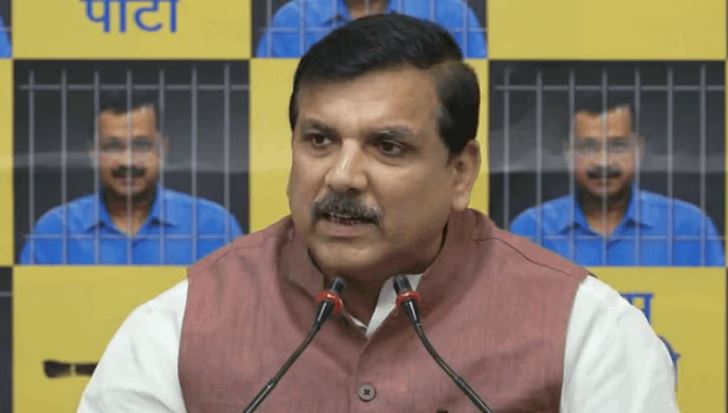 Photo of कोचिंग हादसा : मृत छात्रों के परिजनों को 10-10 लाख की मदद देगी दिल्ली सरकार