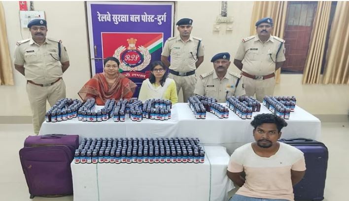 Photo of दुर्ग: दो बैग में मिली नशीली सिरप, पुलिस ने एक तस्कर को किया गिरफ्तार