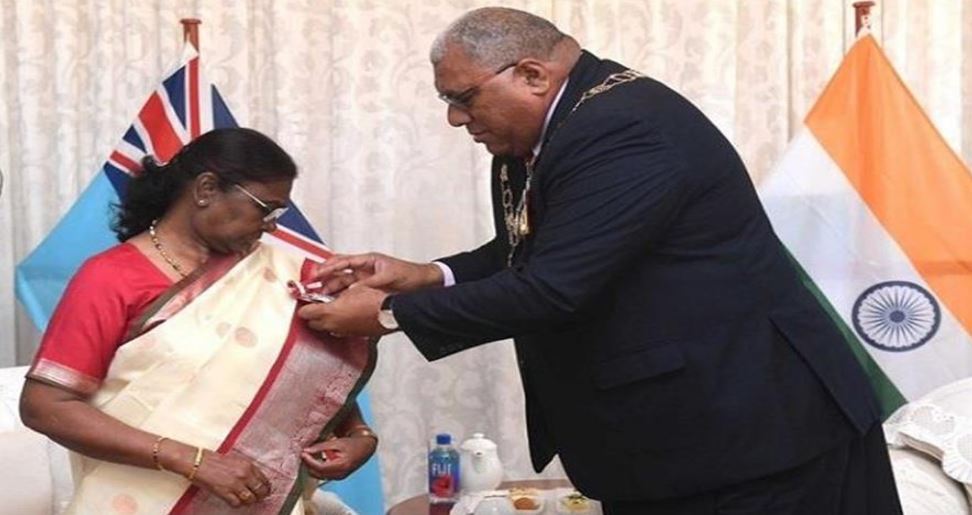 Photo of राष्ट्रपति द्रौपदी मुर्मू फिजी के सर्वोच्च नागरिक पुरस्कार से हुईं सम्मानित