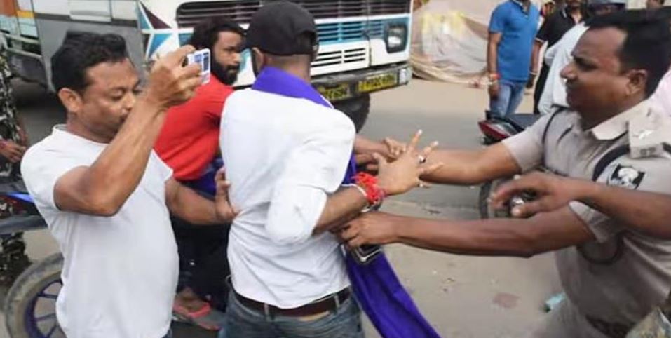 Photo of भारत बंद का बिहार में मिलाजुला असर, जहानाबाद में 5 प्रदर्शनकारी हिरासत में लिए गए