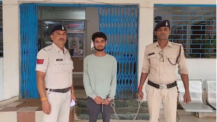 Photo of भाटापारा: लाखों की चोरी करने वाले एक चोर को पुलिस ने किया गिरफ्तार