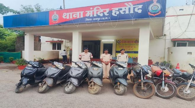 Photo of रायपुर में नाबालिग चोर बेखौफ: रात्रि गस्त के दौरान पुलिस ने बाइक चोरी करते पकड़ा
