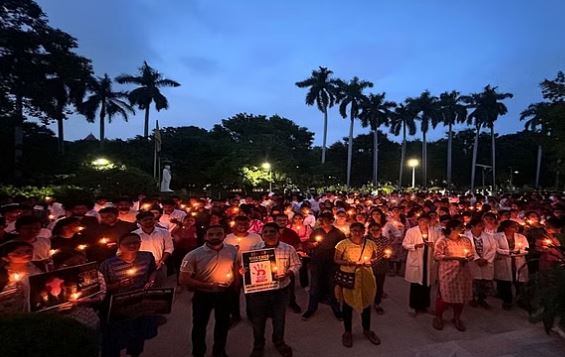 Photo of वाराणसी : आज सरकारी अस्पतालों में काली पट्टी बांधकर मरीज देखेंगे चिकित्सक
