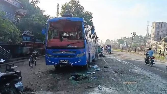 Photo of समस्तीपुर में बड़ा हादसा, नेपाल से देवघर जा रही 43 कांवरियों से भरी बस पलटी…