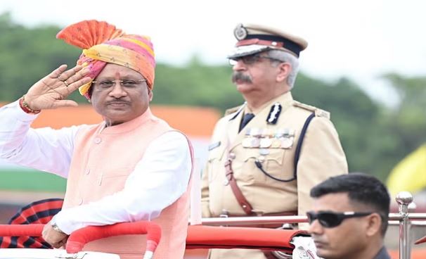 Photo of सीएम विष्णुदेव साय ने ध्वजारोहण कर ली परेड की सलामी